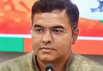दिल्ली सरकार के पीडब्ल्यूडी (लोक निर्माण विभाग) मंत्री प्रवेश वर्मा ने शनिवार को रोहतक रोड पर चल रहे ड्रेनेज निर्माण प्रोजेक्ट का (जल निकासी निर्माण परियोजना) का निरीक्षण किया
