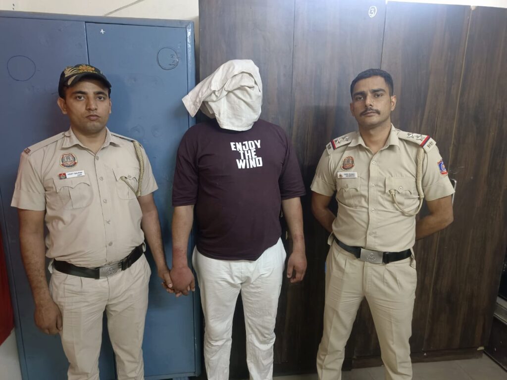 अपराधी की गिरफ्तारी के साथ, थाना भजनपुरा पुलिस ने इलाके में हुई लूट की गुत्थी 24 घंटों में सुलझाई