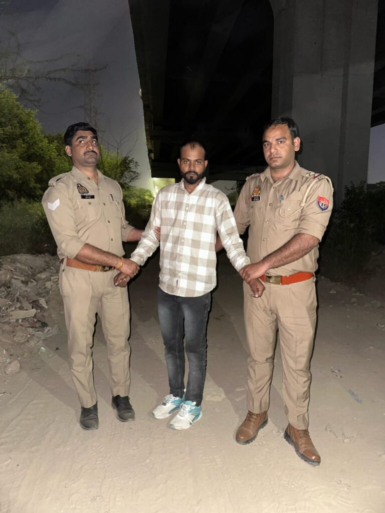 थाना कौशाम्बी पुलिस टीम द्वारा मुठभेड़ के दौरान हत्या के अभियोग में वांछित 02 अभियुक्त गिरफ्तार, कब्जे से 01 तमंचा व घटना में प्रयुक्त 01 कार बरामद।