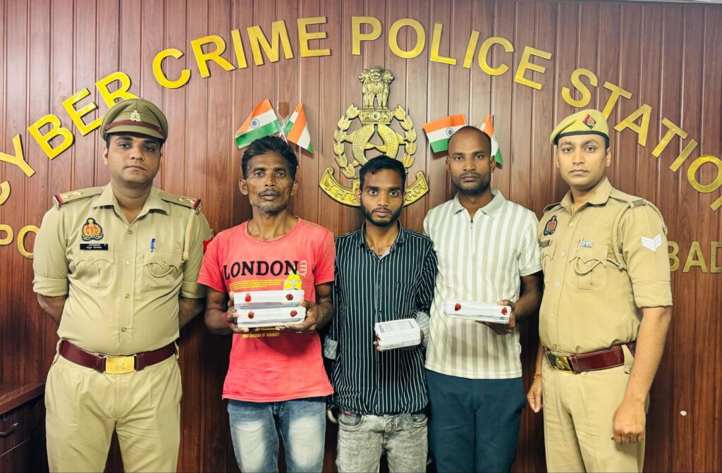 थाना साइबर क्राइम, पुलिस कमिश्नरेट गाजियाबाद द्वारा Real11 Gaming app के पेमेन्ट गेटवे को हैक कर 1.01 करोड़ रुपये की धोखाधड़ी करने वाले 03 अभियुक्त गिरफ्तार
